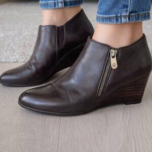 Wedge  2 " Heel  Bootie Adrienne  Vittadini Sz 6 Brown Zipper Closure